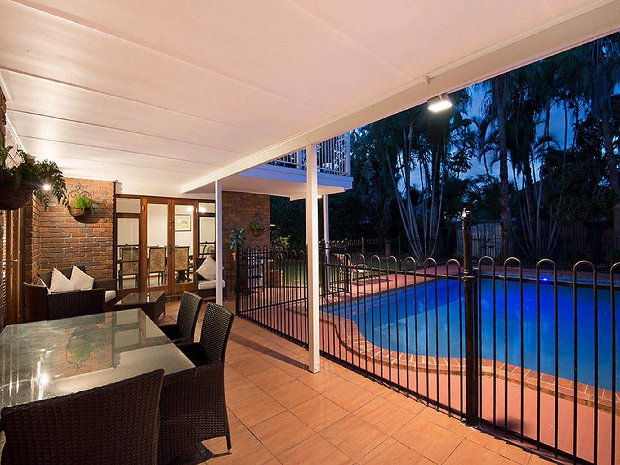 Ainslie Manor Bed And Breakfast Redcliffe Exterior photo