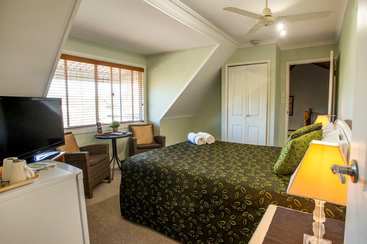 Ainslie Manor Bed And Breakfast Redcliffe Exterior photo