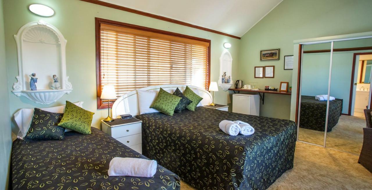 Ainslie Manor Bed And Breakfast Redcliffe Exterior photo