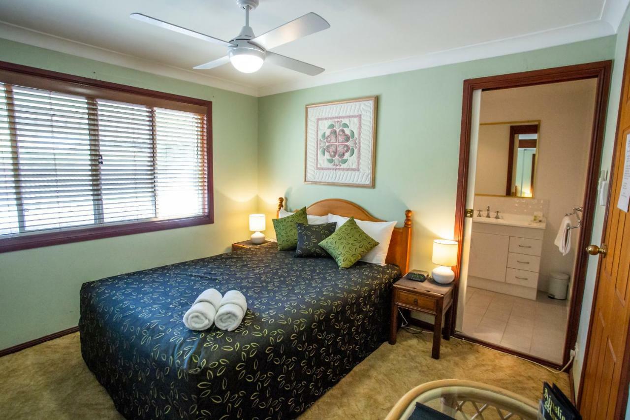 Ainslie Manor Bed And Breakfast Redcliffe Exterior photo