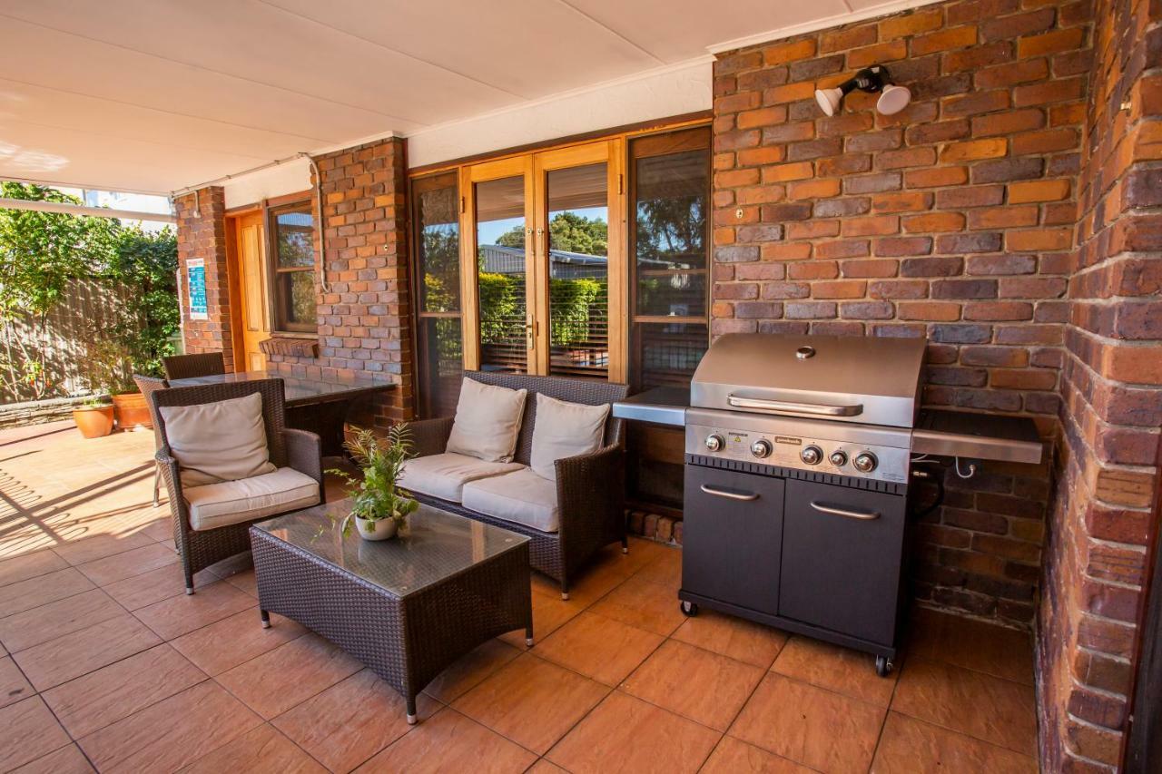 Ainslie Manor Bed And Breakfast Redcliffe Exterior photo